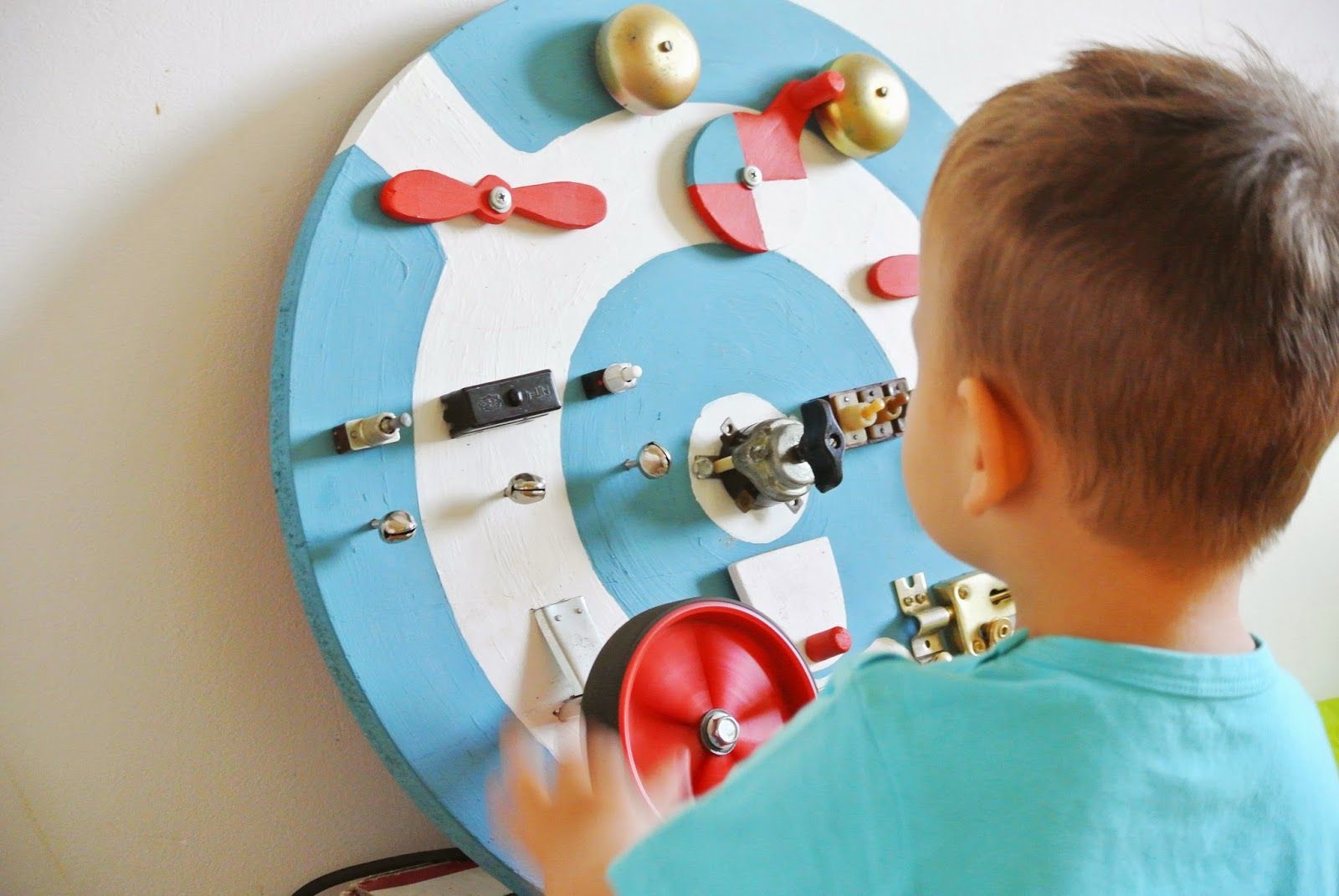 busy board for two year old aviation theme 忙板 ビジーボード "幼児学習ボード 幼児ビジーボード 赤ちゃんの細かい運動能力を練習するための多機能教育玩具、それにより、赤ちゃんはより良い手と目の調整を行うことができます " 바쁜 보드