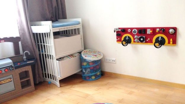 bright busyboard playroom toddler toys what to get for toddler room 忙板 ビジーボード "幼児学習ボード 幼児ビジーボード 赤ちゃんの細かい運動能力を練習するための多機能教育玩具、それにより、赤ちゃんはより良い手と目の調整を行うことができます " 바쁜 보드