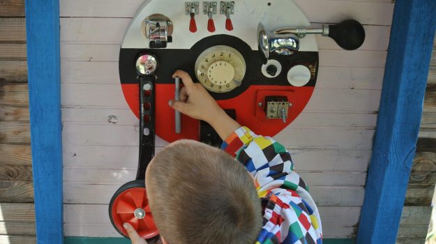 DSC_6599 ビジーボード 手工制作木制玩具BUSY板儿童感觉玩具精细运动自然学习. 바쁜 보드. "幼児学習ボード 幼児ビジーボード 赤ちゃんの細かい運動能力を練習するための多機能教育玩具、それにより、赤ちゃんはより良い手と目の調整を行うことができます "